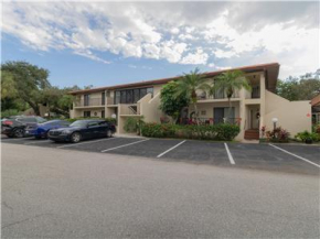 Sun Eagle Condo! Cozy condo with workspace and community pool!